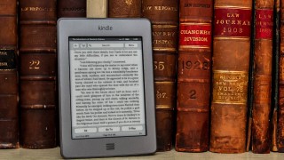 Il nuovo Amazon Kindle Touch garantisce ampia nitidezza dei caratteri con la tecnologia E-Ink