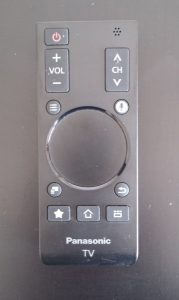 Panasonic Viera AS650, il telecomando secondario offre un trackpad per facilitare la navigazione web e le funzioni multimediali.