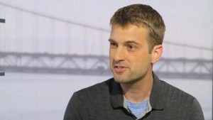 Adrian Ludwid Adrian Ludwid, capo della sicurezza Android, ha identificato un sistema di protezione "a livelli" capace di proteggere l'utente a 360°