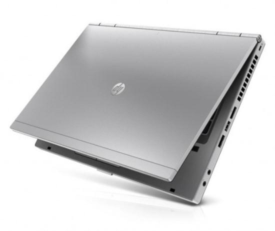Buone le Performance dell'EliteBook, e la dotazione di porte sui lati Buone le Performance dell'EliteBook, e la dotazione di porte sui lati