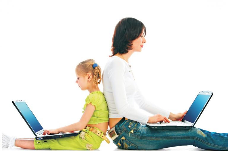 Genitori. Non postate foto di bambini online