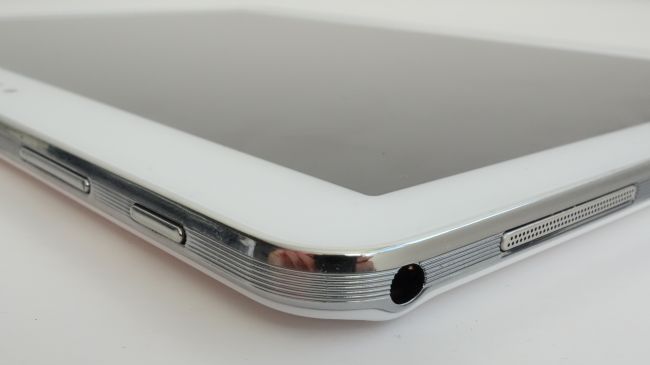 Samsung Galaxy Note 10.1: esteticamente le plastiche sembrano di scarsa qualità.