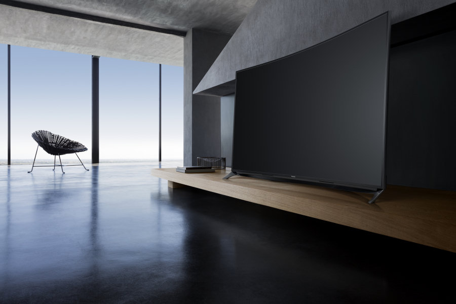 Panasonic Viera, i nuovi Tv a schermo curvo sono la "new entry" di questo 2015. Nella foto il modello CR850.