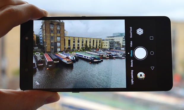 Huawei Honor 7. Le caratteristiche della fotocamera. Un ottimo 20MP frontale con una gestione dei colori abbastanza buona