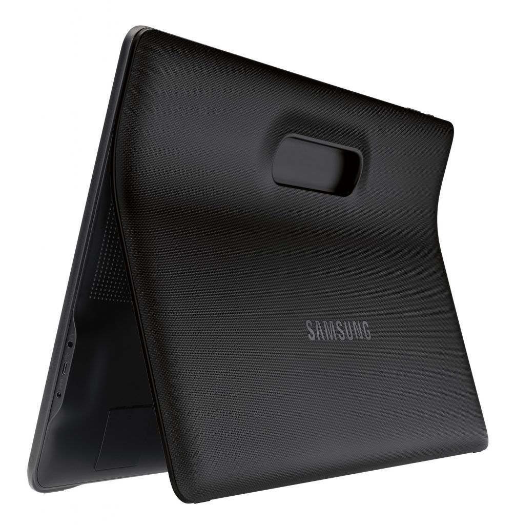 Samsung Galaxy View, la cover/base di appoggio non è removibile e non si può ripiegare, rendendo ancora più mastodontico il dispositivo.