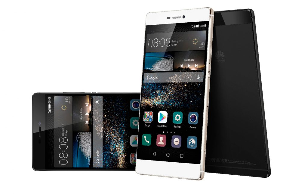 L'Huawei P8, uno tra i migliori smartphone Huawei, nelle due sue colorazioni.