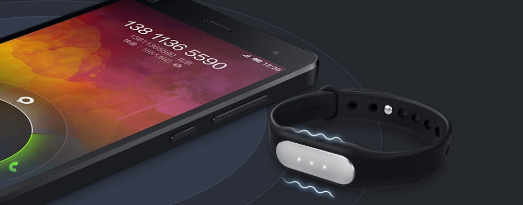 Xiaomi Mi Band. Il braccialetto fitness ha alcune funzioni aggiuntive. Alcune sono per i possessori di cellulari Xiaomi, dovremo aspettare per vedere qualcosa anche su Android