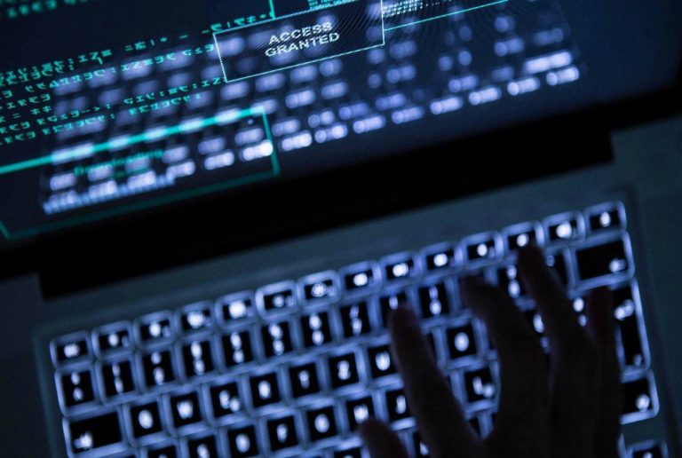 Se il dipendente licenziato si vendica rubando dati aziendali. Come reagire