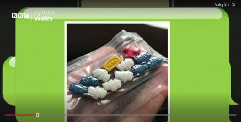 Condivide un’immagine WhatsApp con le sue dita inquadrate. Spacciatore arrestato