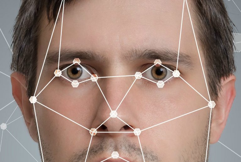 Amazon vende software riconoscimento facciale alla polizia, per due soldi