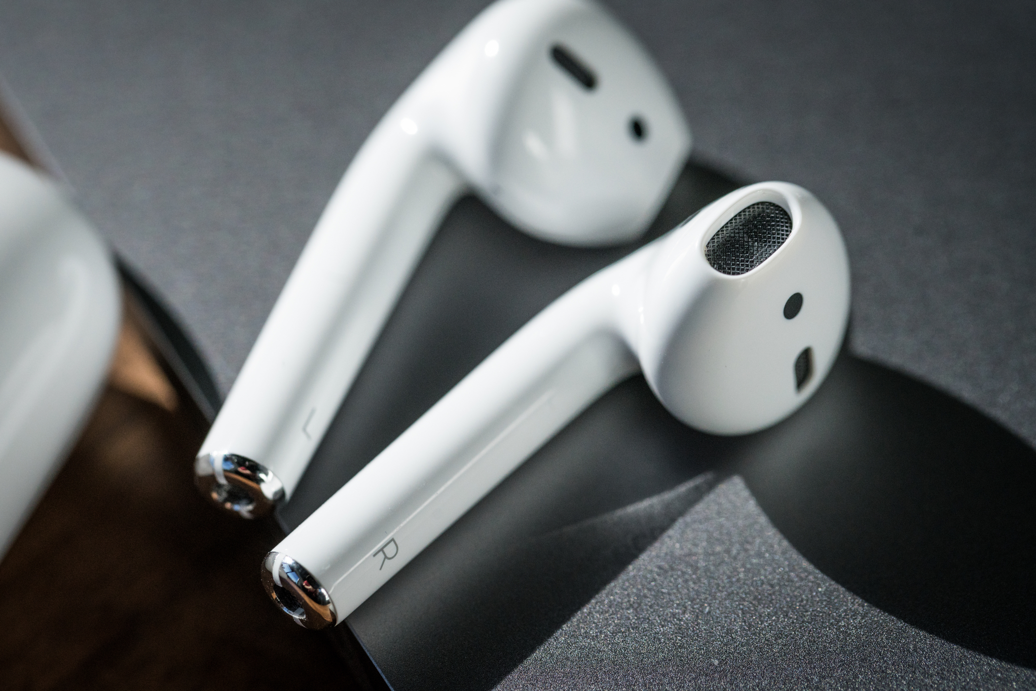 Звук аирподс 2. Наушники беспроводные Apple AIRPODS 2. Айрподс 2 наушники. Наушники Apple аирподс. Наушники эпл аирподс 2.