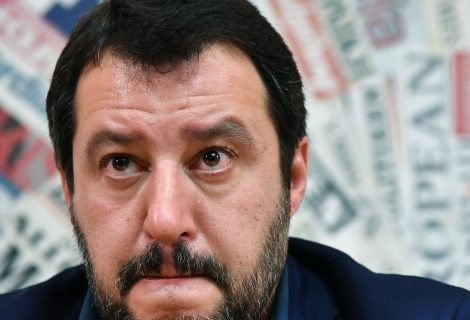 Cosa rischi se insulti Salvini? Le offese che puoi (e non puoi) dirgli