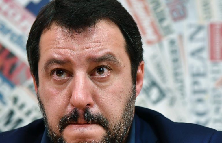 Cosa rischi se insulti Salvini? Le offese che puoi (e non puoi) dirgli