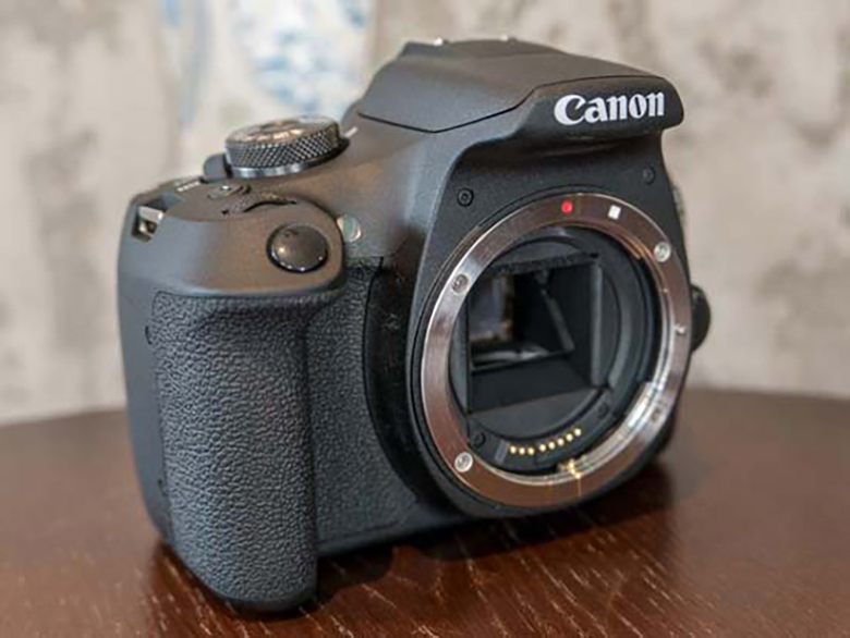 Canon EOS 2000D