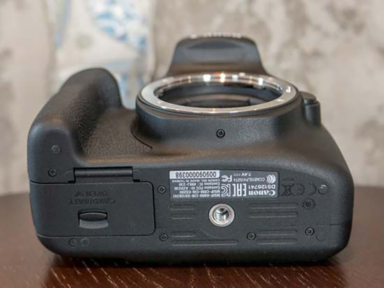 Canon EOS 2000D