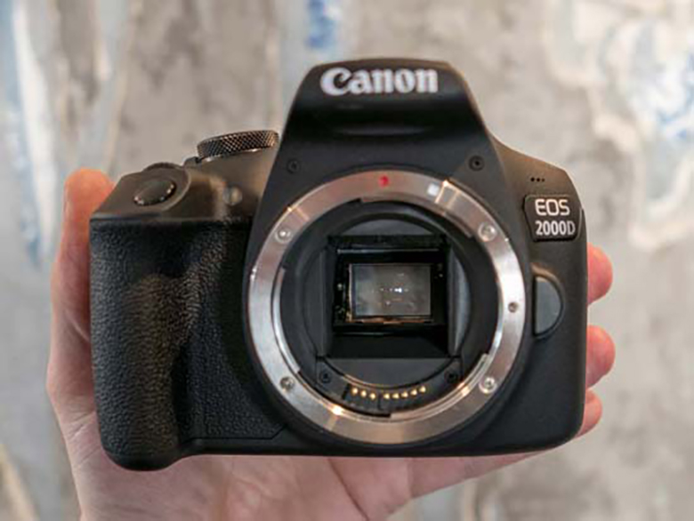 Canon EOS 2000D