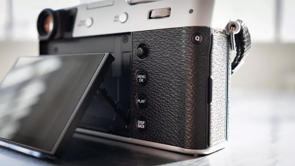 Fujifilm Xv100 display inclinabile