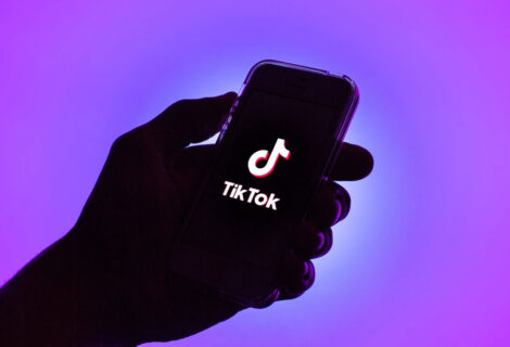 TikTok "sospende" il cambiamento della politica sulla privacy in Europa