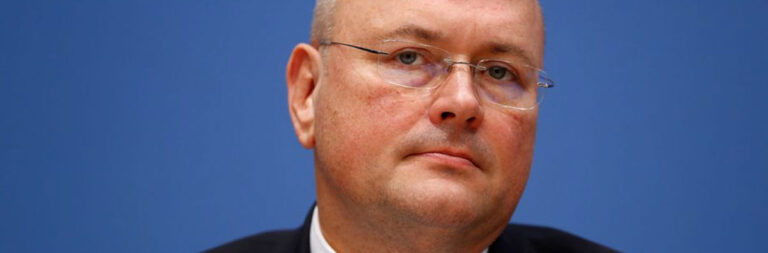 Arne Schoenbohm. Rimosso capo della sicurezza informatica della Germania 