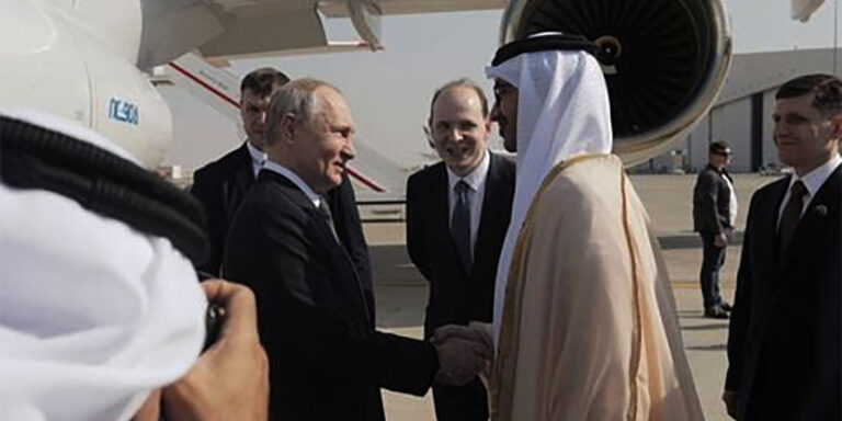 Vladimir Putin incontra Mohammed bin Salman in Arabia Saudita