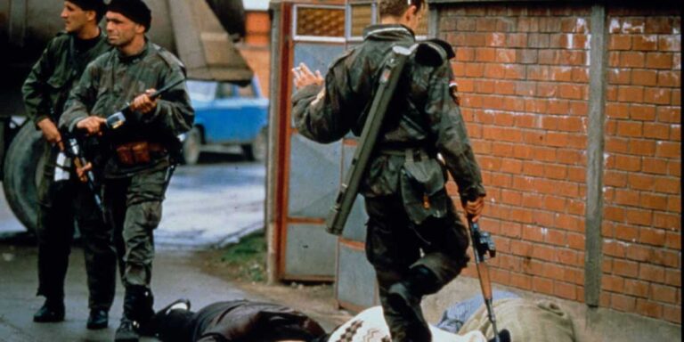 I “Cecchini del Weekend” di Sarajevo: l’Inchiesta Italiana sui Safari Umani durante l’Assedio