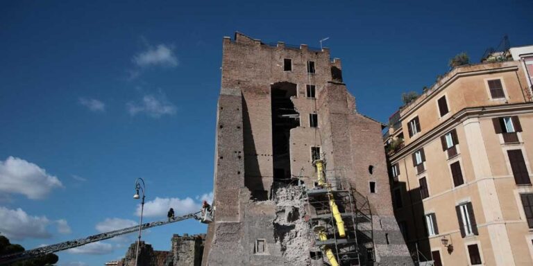 Torre dei Conti: va salvata? Forse