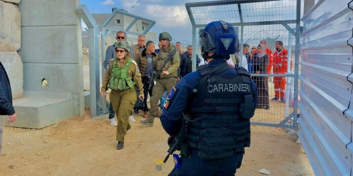 Carabinieri inginocchiati